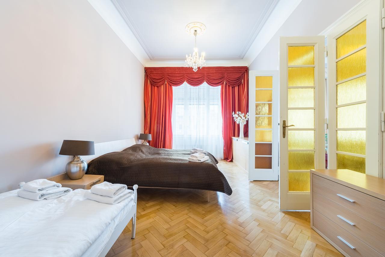 Wenceslas Square Apartment Praha Bagian luar foto