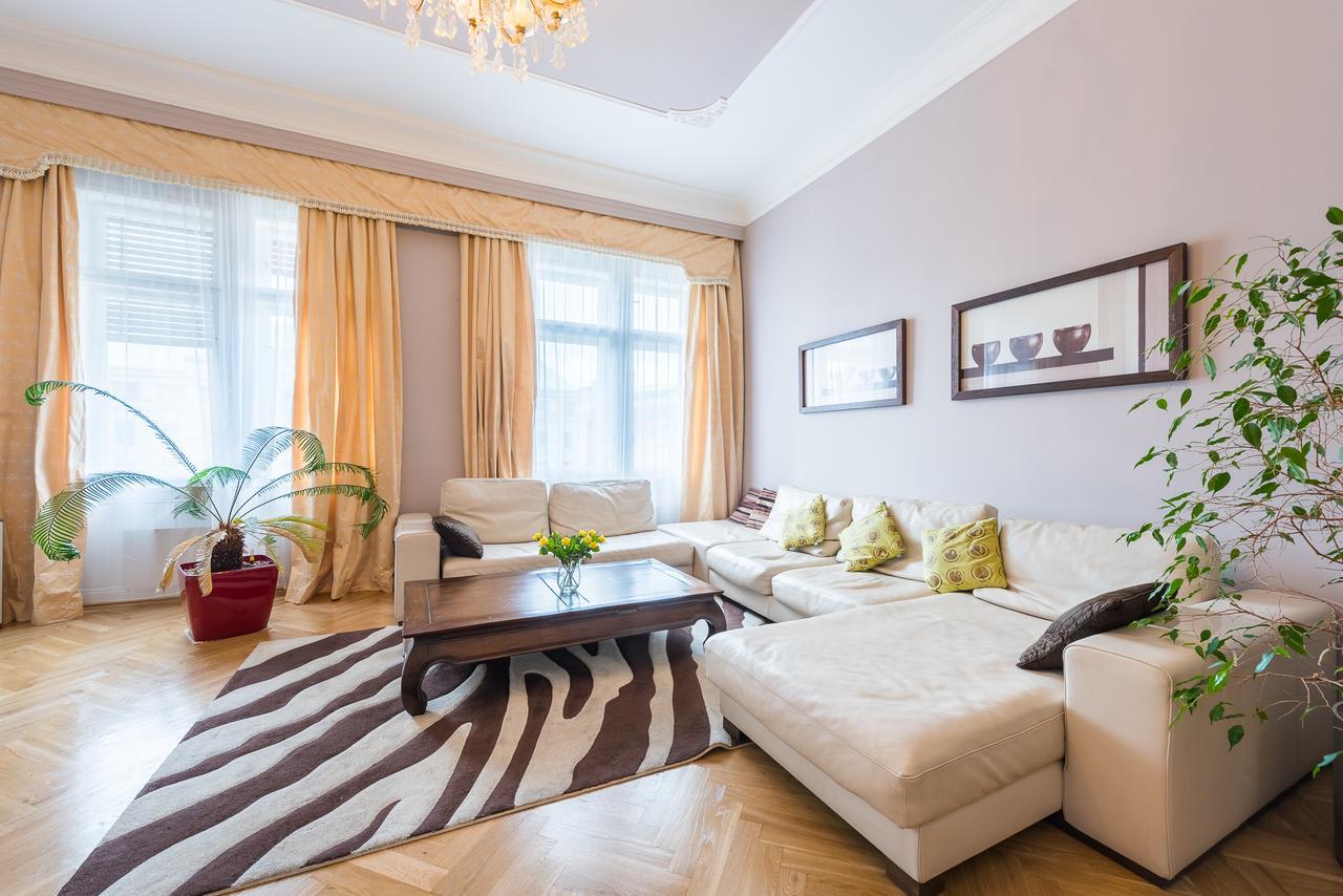 Wenceslas Square Apartment Praha Bagian luar foto